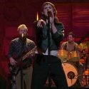 Foxygen llevaron su «Follow The Leader» al show de Conan
