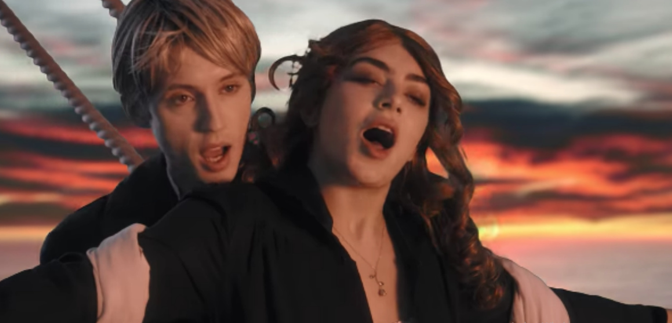 Titanic Matrix De Matrix a Titanic: Charli XCX vuelve con un homenaje a los 90 ...