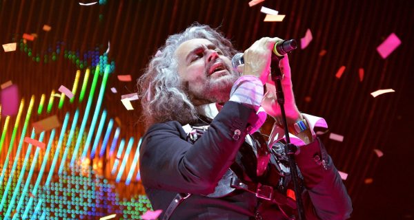 Flaming Lips Wayne Coyne live