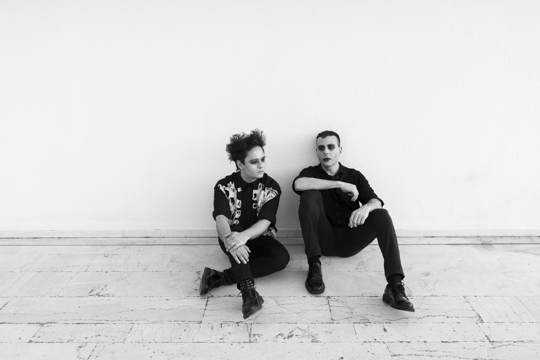 she past away bw sitting