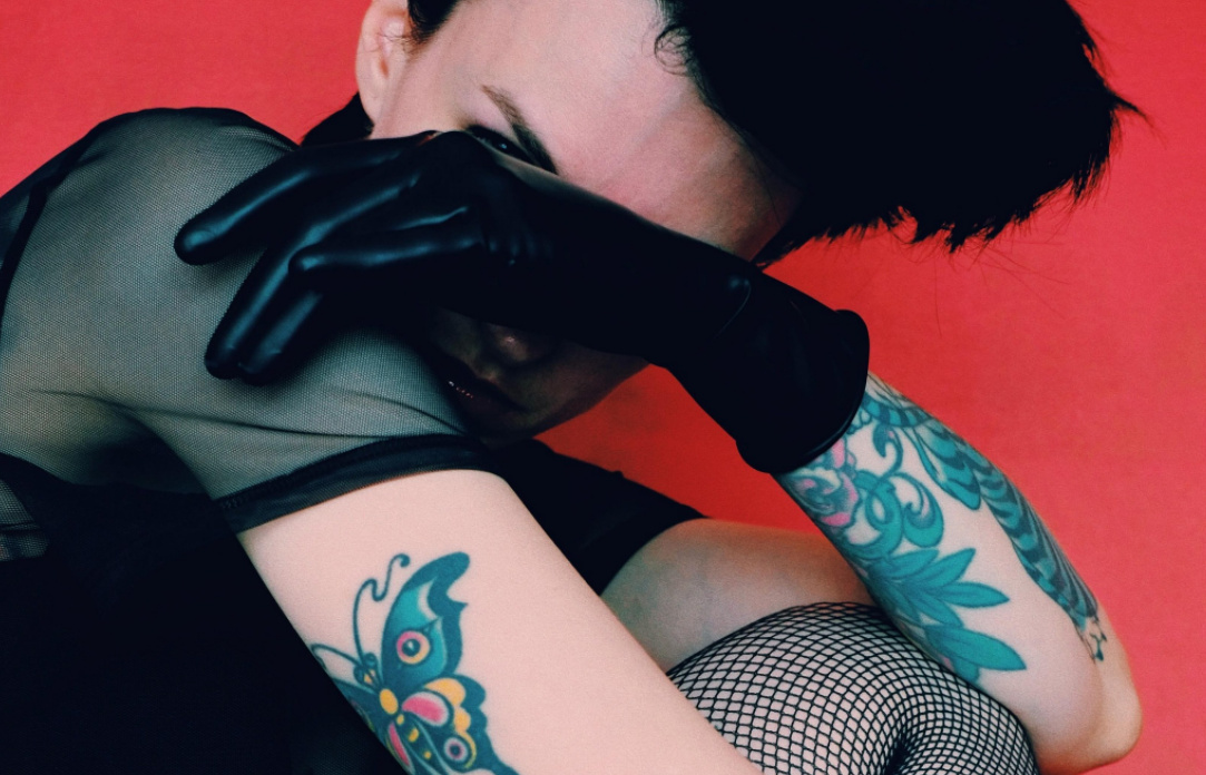 LEATHERS: el elegante synth-pop de 
