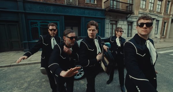 The Hives 1743519386