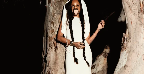 HORSEGIIRL NEG SCANS 313.CR2 credit Alex Lockett.jpg